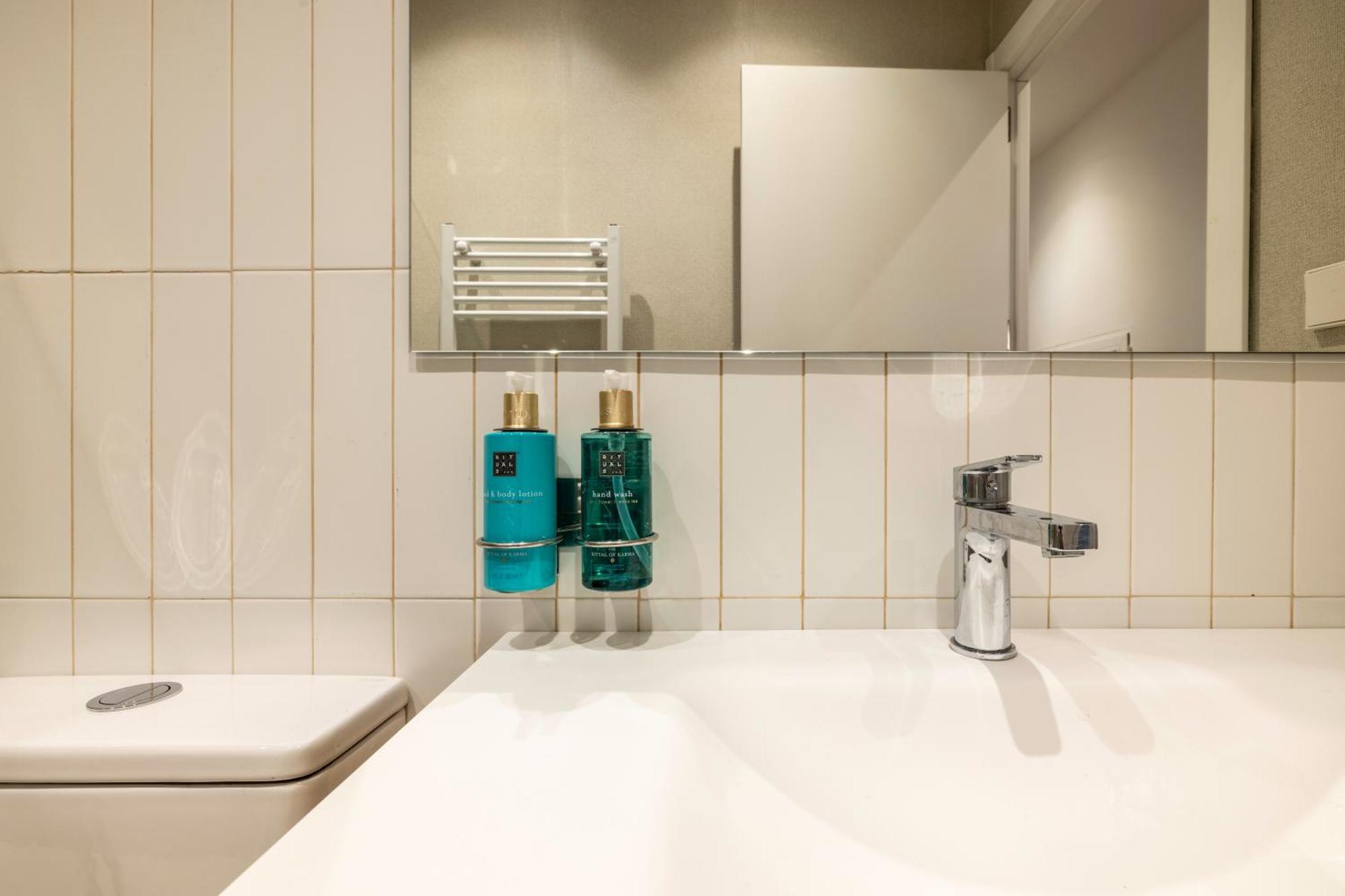New Designed Flat 3 Bedrooms 2 Showers マドリード エクステリア 写真