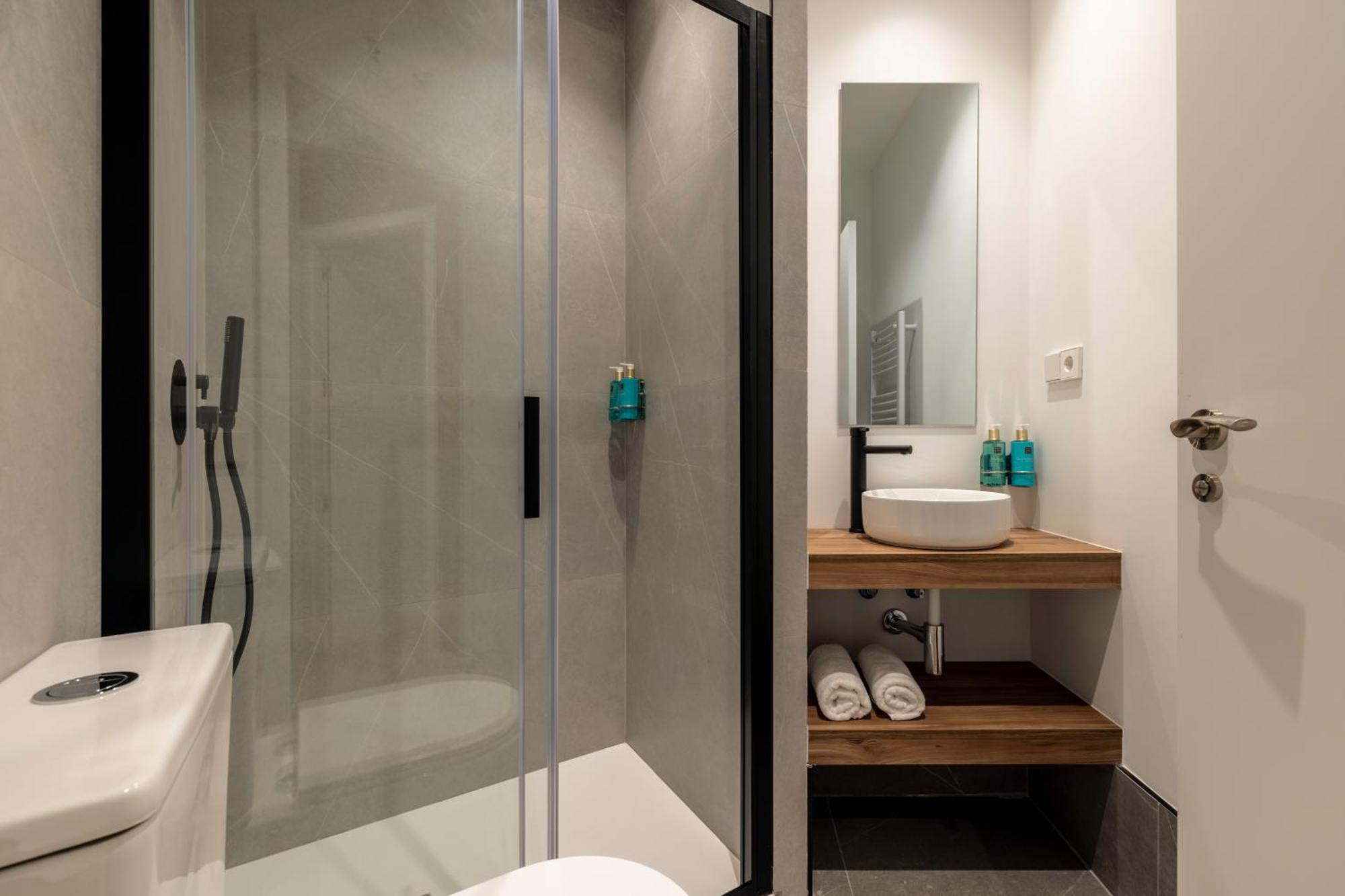 New Designed Flat 3 Bedrooms 2 Showers マドリード エクステリア 写真