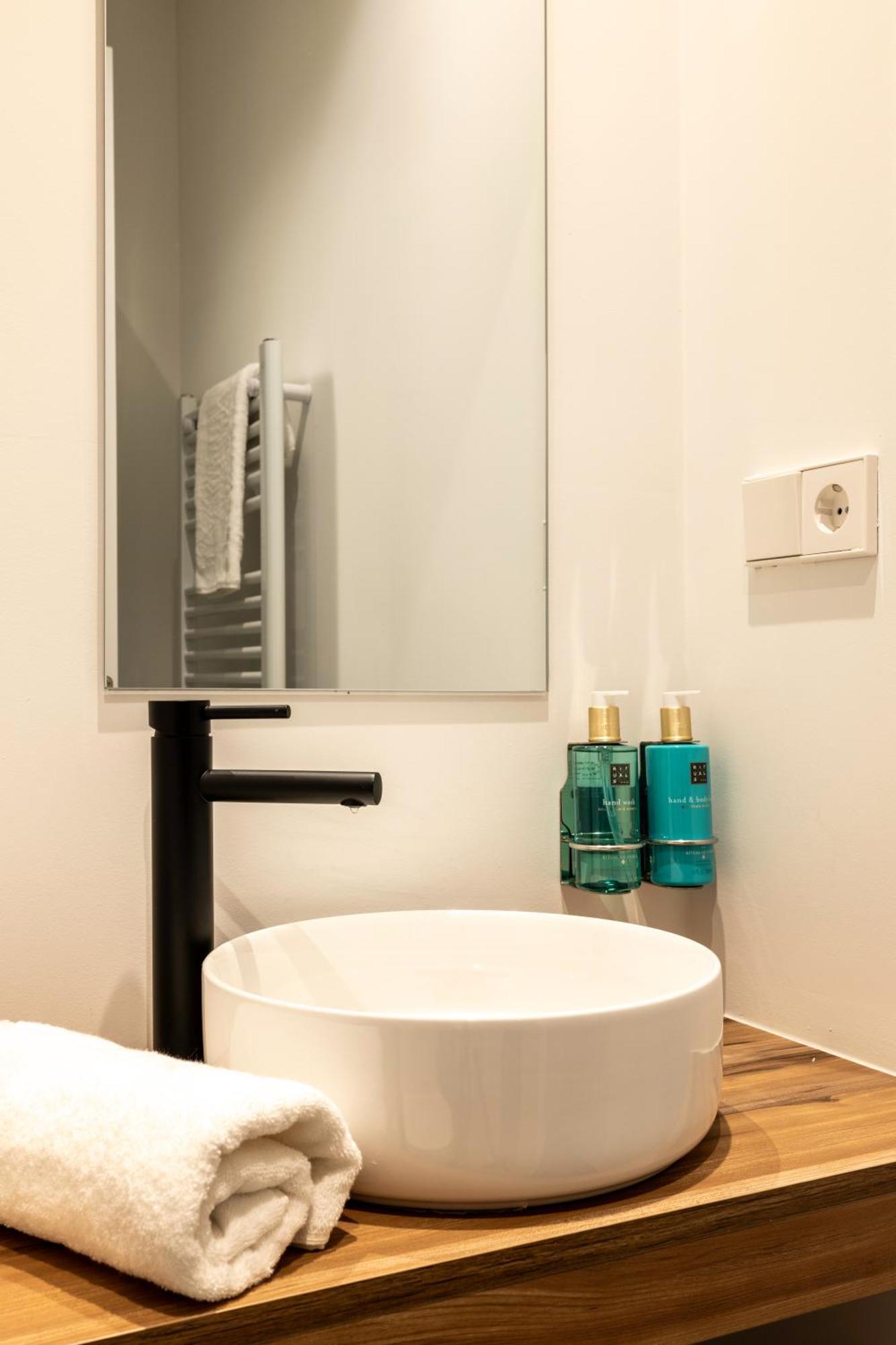New Designed Flat 3 Bedrooms 2 Showers マドリード エクステリア 写真