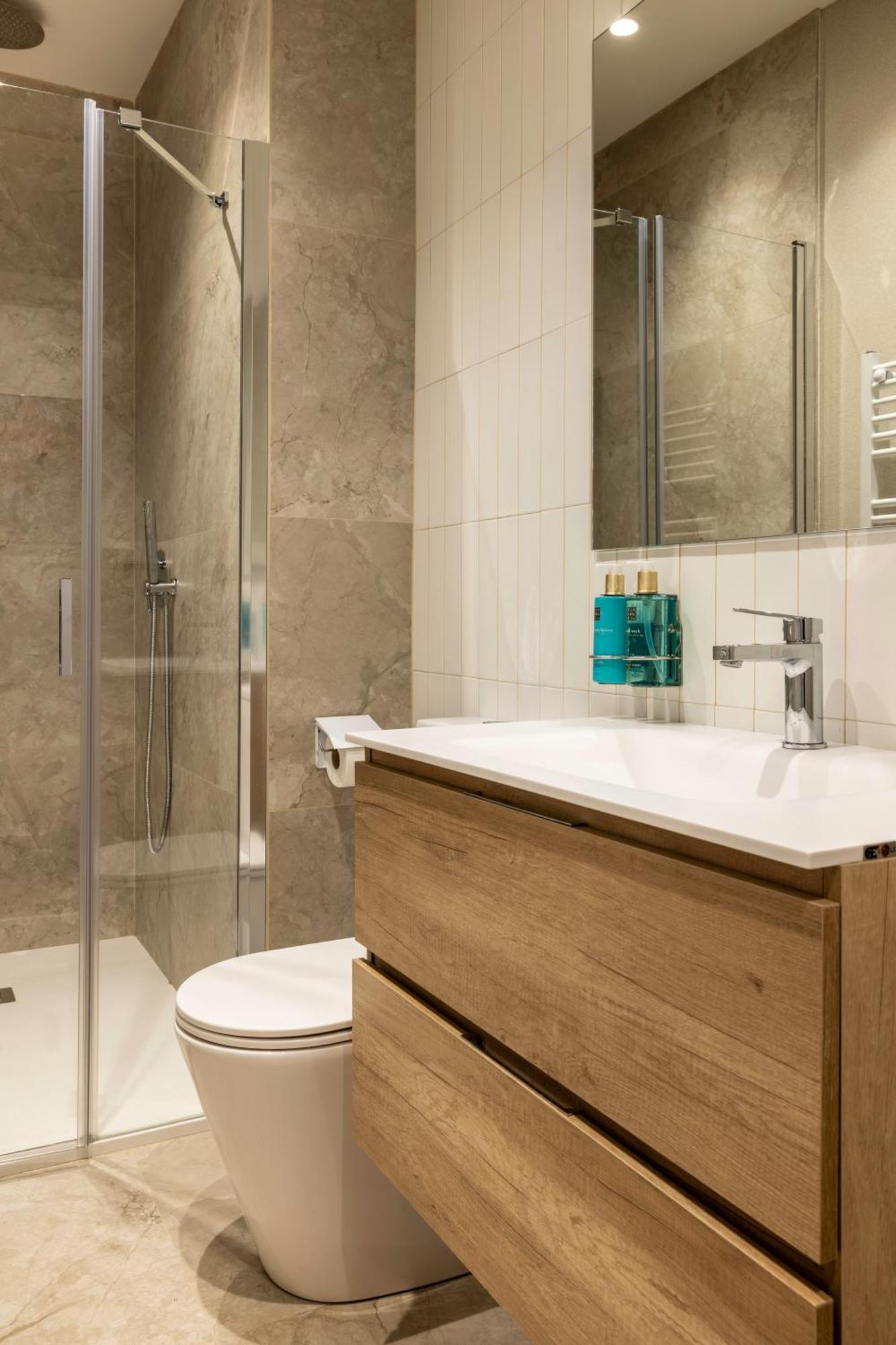 New Designed Flat 3 Bedrooms 2 Showers マドリード エクステリア 写真